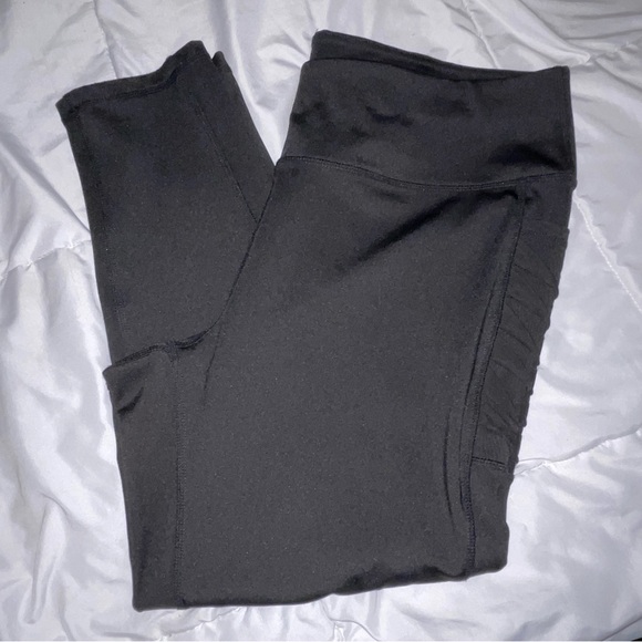 Leg End Active High Waist Capri Leggings with pockets 🏃🏼‍♀️ - Picture 13 of 13